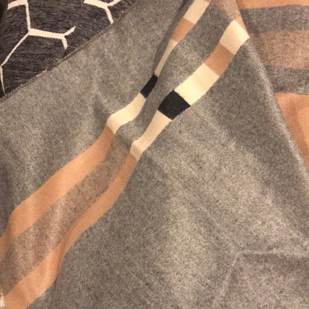 NIB Cashmere Striped Stole Shawl - Picture 4 of 6